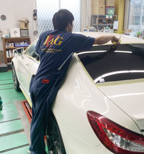 愛知県の自動車ガラスの専門店　自動車ガラスの専門店の会社概要はこちらから。事業内容：自動車ガラス修理・交換、カーフィルム、ボディーコーティングで有名です。